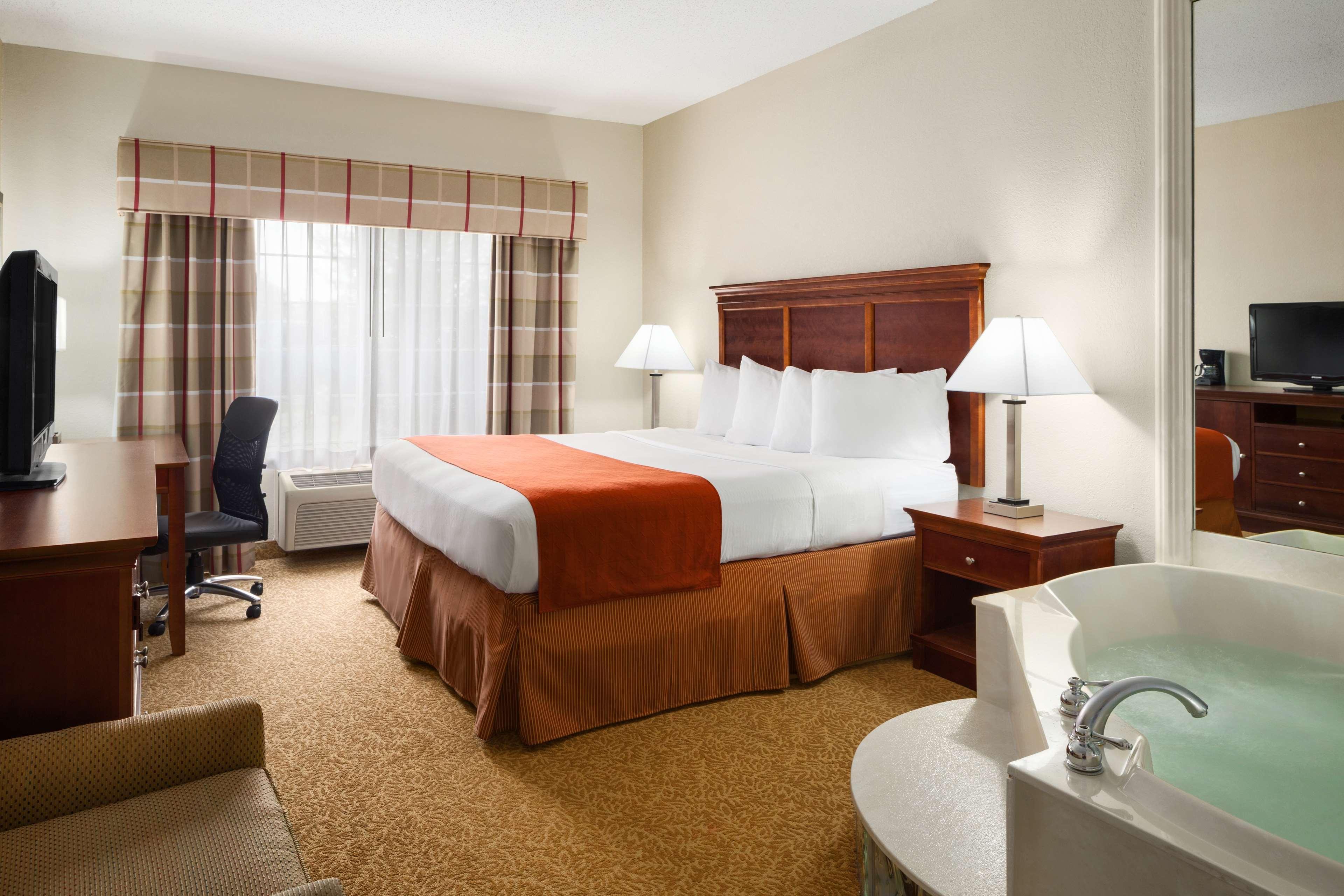 Country Inn & Suites By Radisson, Grand Rapids Airport, Mi Cascade Exterior photo
