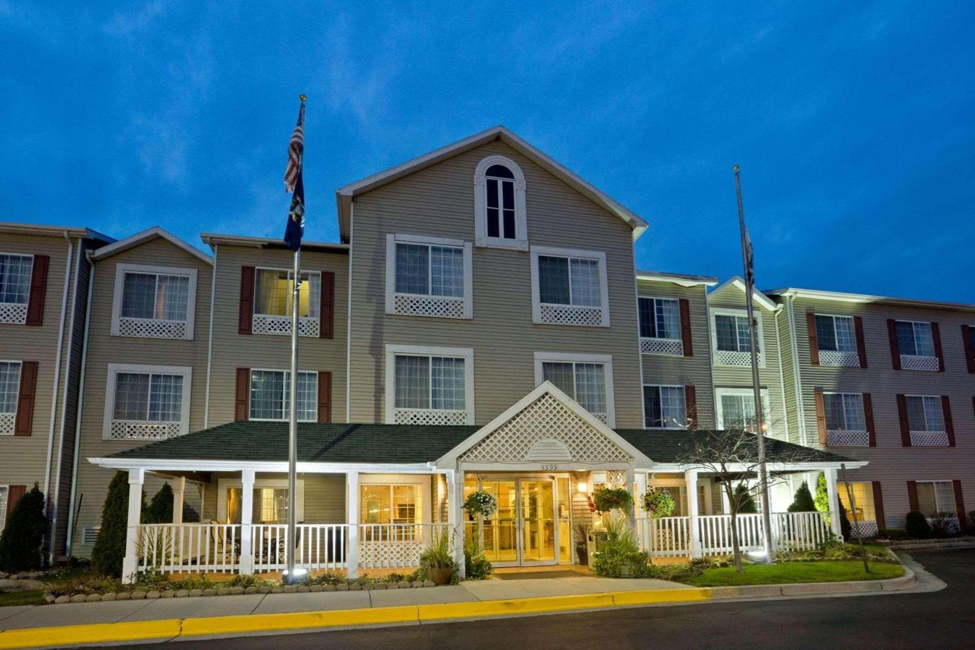 Country Inn & Suites By Radisson, Grand Rapids Airport, Mi Cascade Exterior photo